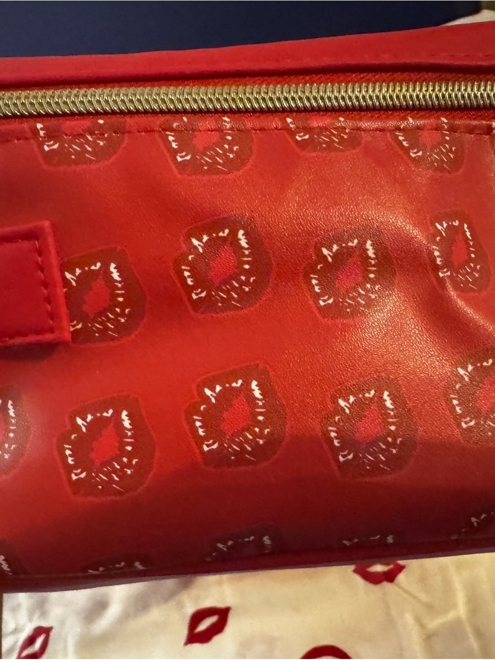 Betty Boop Red Cosmetic Bag - Glamlite lenticular motion with crossbody strap - Picture 9 of 9